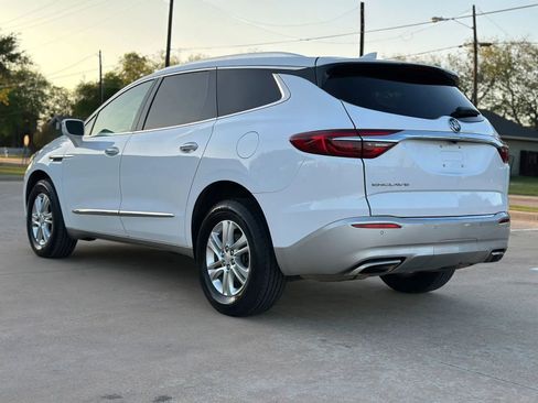 Used 2020 Buick Enclave Essence image 7