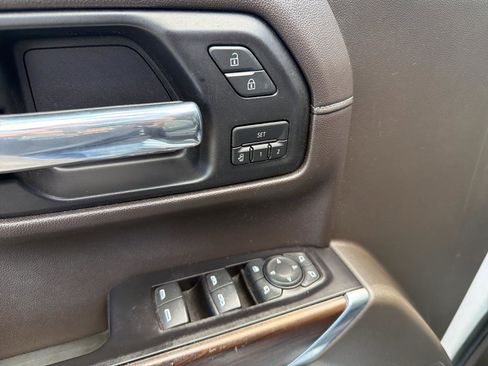 Used 2019 GMC Sierra 1500 SLT w/ SLT Premium Plus Package AWD/4WD image 14