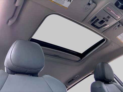 Used 2023 Toyota Sienna XLE FWD image 13