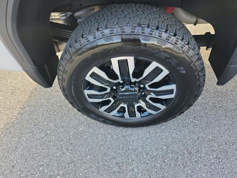 Certified 2024 GMC Sierra 2500 Denali Ultimate image 5