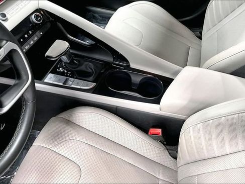 Used 2023 Hyundai Elantra Limited FWD image 18