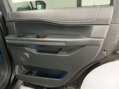 Used 2024 Ford Expedition XLT image 33