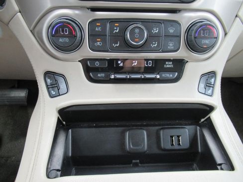 Used 2015 GMC Yukon Denali w/ Premium Package AWD/4WD image 29