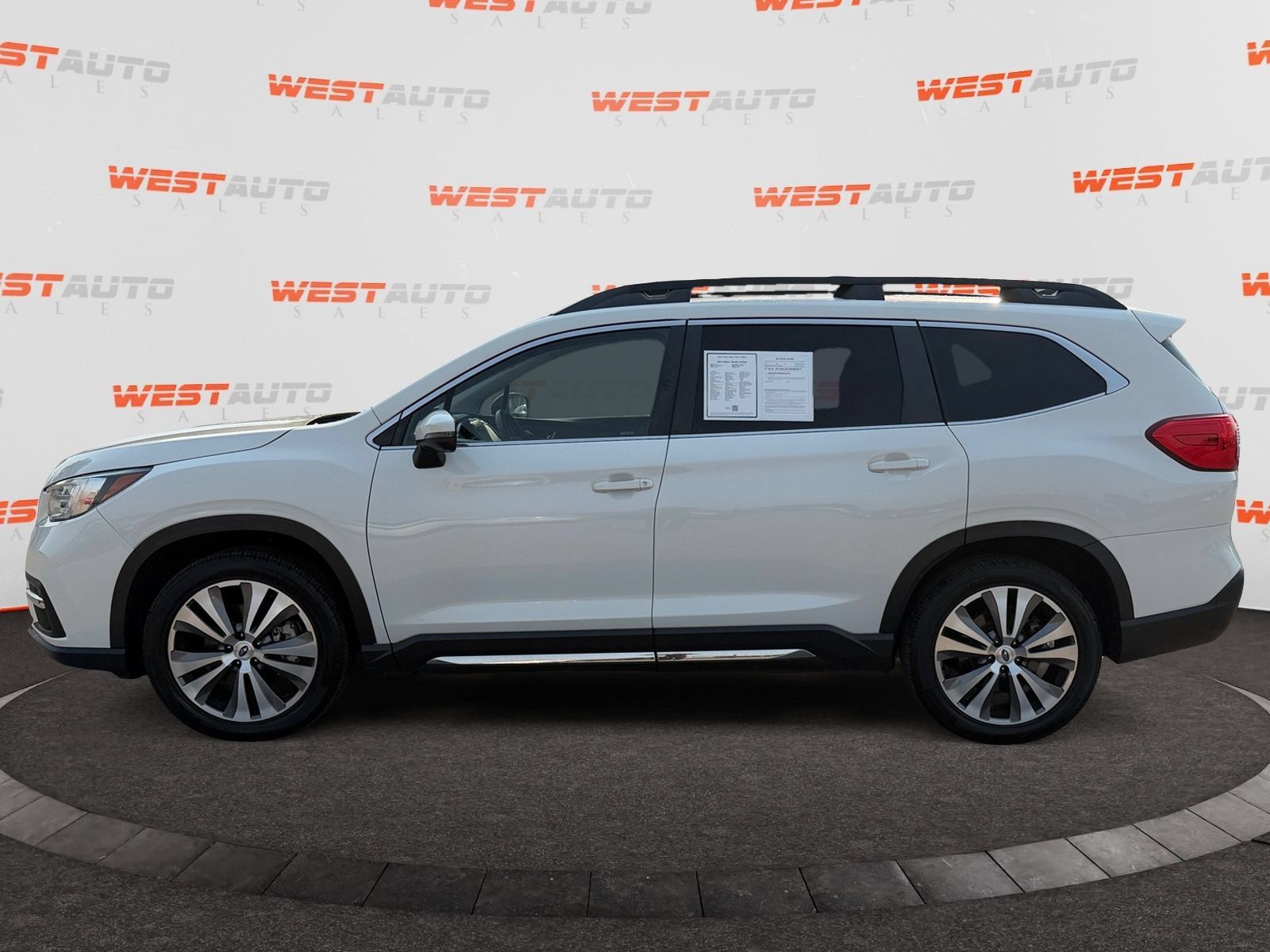 Used 2022 Subaru Ascent Limited w/ Technology Package AWD/4WD image 2
