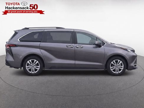 Used 2024 Toyota Sienna XLE w/ XLE Plus Package AWD/4WD image 8
