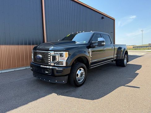 Used 2022 Ford F350 Platinum AWD/4WD image 2
