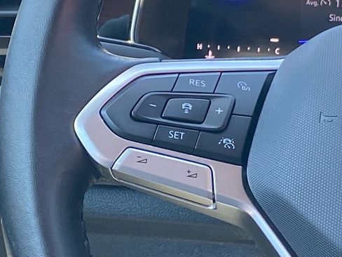 Certified 2025 Volkswagen Jetta SE FWD image 5