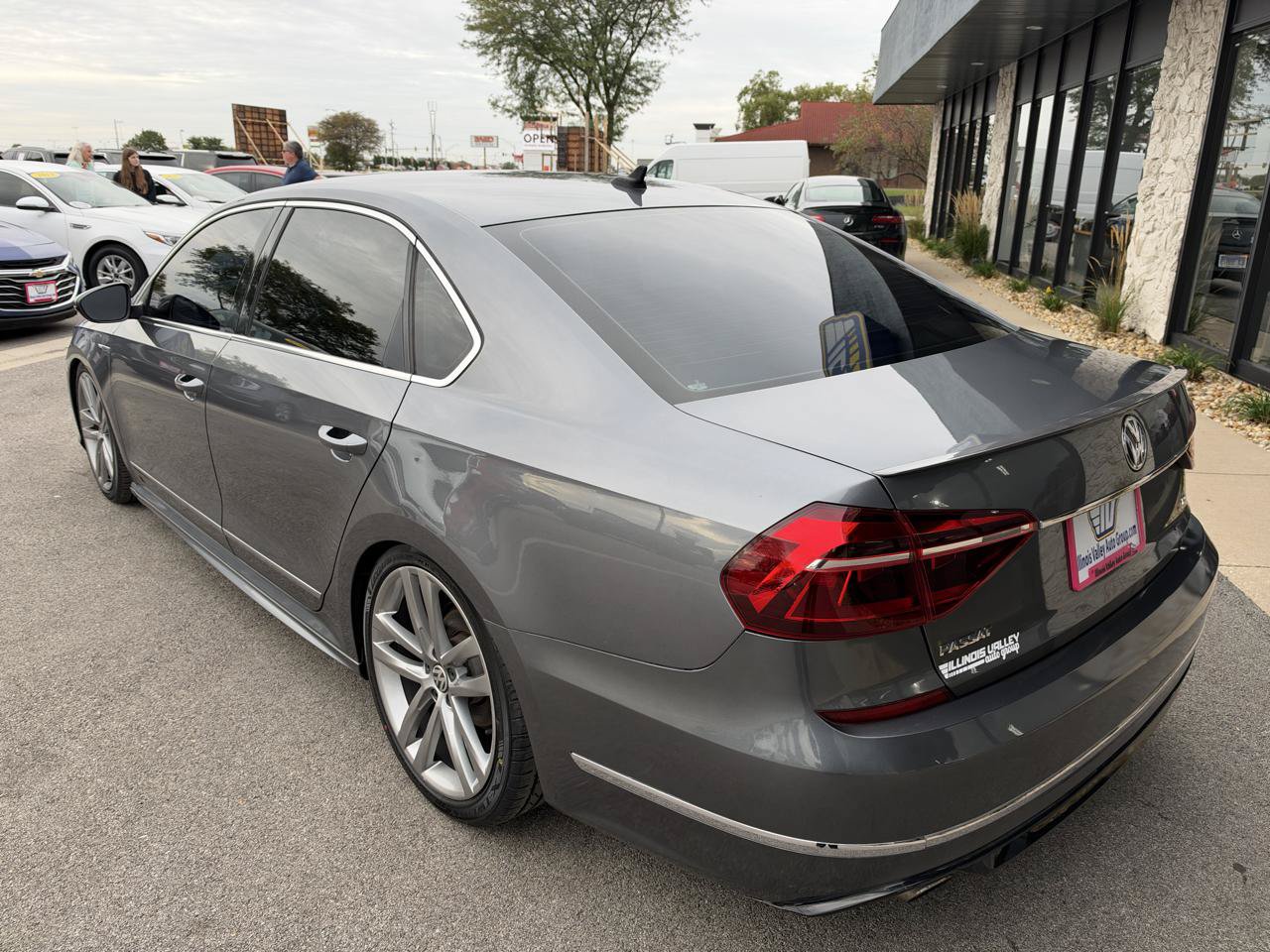 Used 2017 Volkswagen Passat 1.8T R-Line FWD image 5
