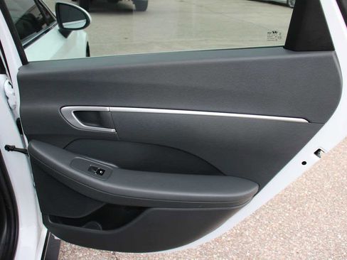 Used 2022 Hyundai Sonata SE w/ Preferred Accessory Package image 37