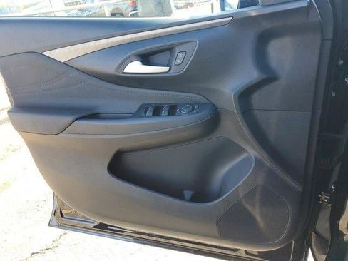 Used 2024 Buick Envista Sport Touring image 17