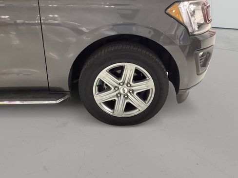Used 2021 Ford Expedition XLT RWD image 9
