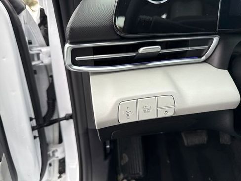 Certified 2025 Hyundai Elantra Limited image 23