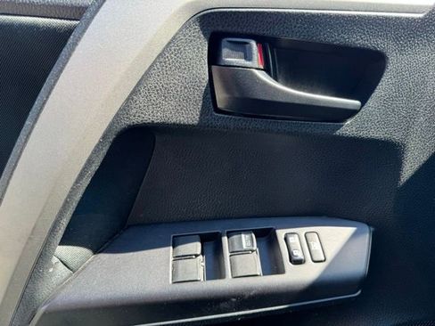 Used 2018 Toyota RAV4 LE FWD image 19