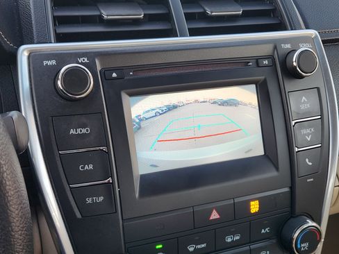 Used 2015 Toyota Camry LE image 23