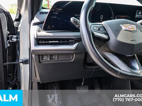 Used 2025 Cadillac XT4 Premium Luxury FWD image 27