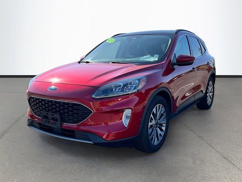Used 2020 Ford Escape Titanium image 3