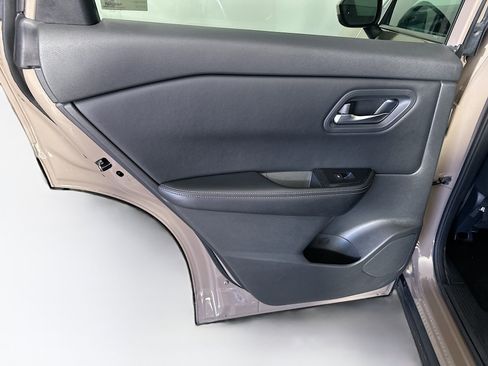 Used 2025 Nissan Rogue SV image 26