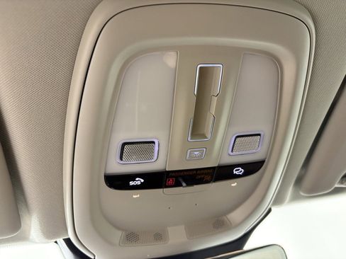 Used 2023 Volvo XC60 B5 Plus image 34