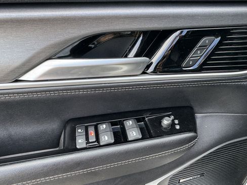 Used 2025 Jeep Wagoneer 2WD w/ Premium Group I image 13