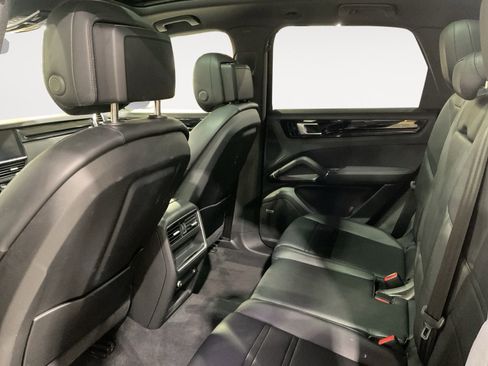 Used 2019 Porsche Cayenne Base image 11