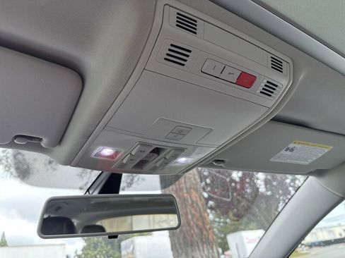 Used 2017 Volkswagen Golf SE image 44