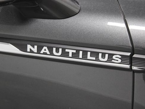 Used 2020 Lincoln Nautilus FWD w/ Equipment Group 101A image 12