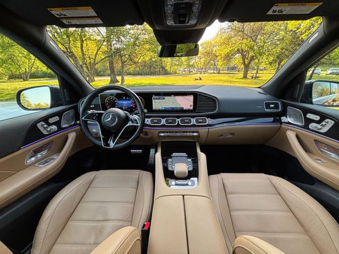 Used 2024 Mercedes-Benz GLS 580 4MATIC image 36