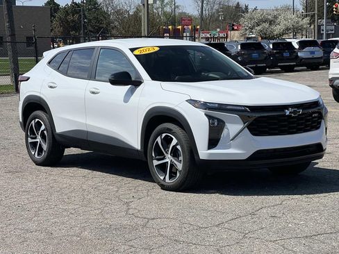 Used 2024 Chevrolet Trax RS w/ Driver Confidence Package image 6