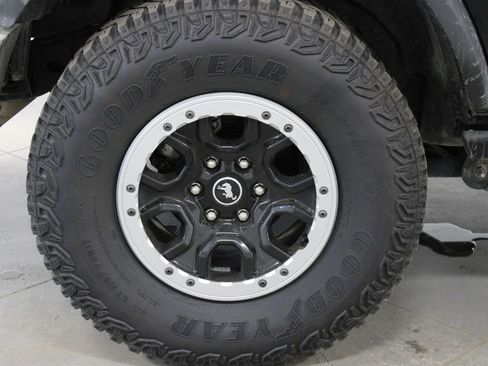 Used 2024 Ford Bronco Badlands image 12