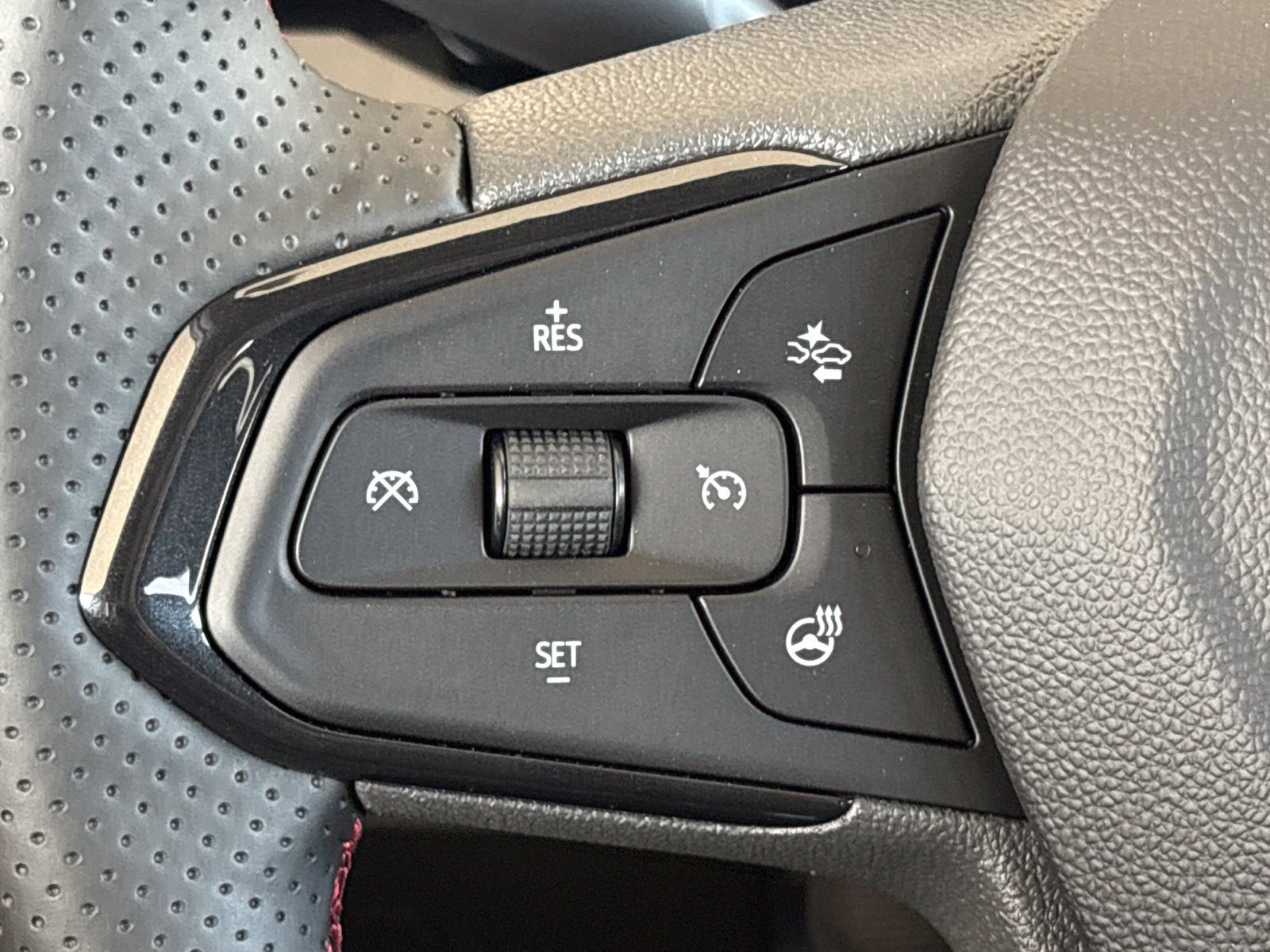 New 2026 Chevrolet Trax RS w/ Driver Confidence Package FWD image 28