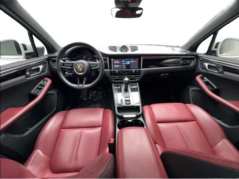 Used 2023 Porsche Macan AWD/4WD image 35