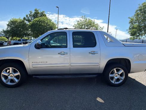 Used 2012 Chevrolet Avalanche LS w/ All-Star Edition RWD image 8