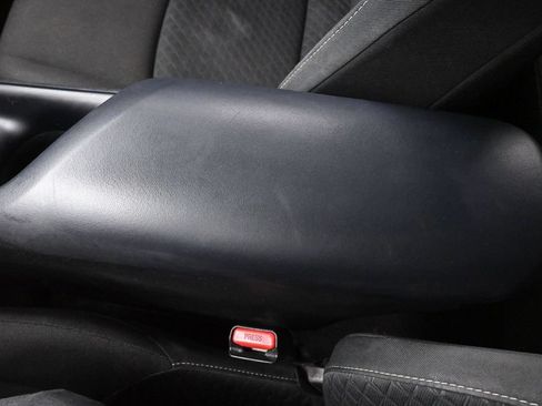 Used 2020 Toyota C-HR LE FWD image 32