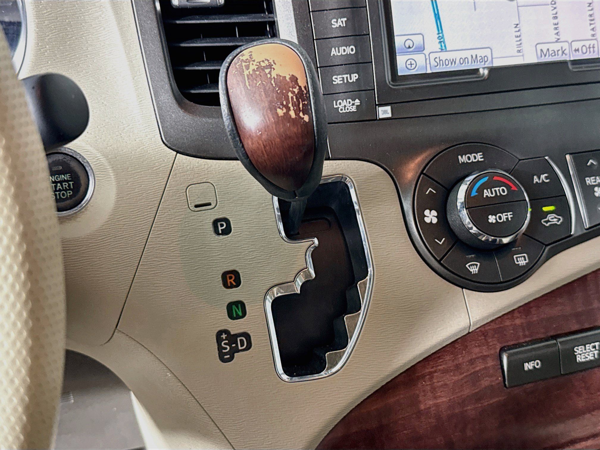 Used 2014 Toyota Sienna XLE w/ XLE Premium Package FWD image 20