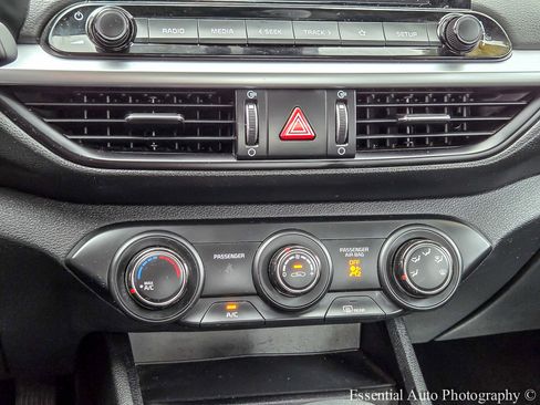 Used 2024 Kia Forte LXS w/ LXS Technology Package image 18