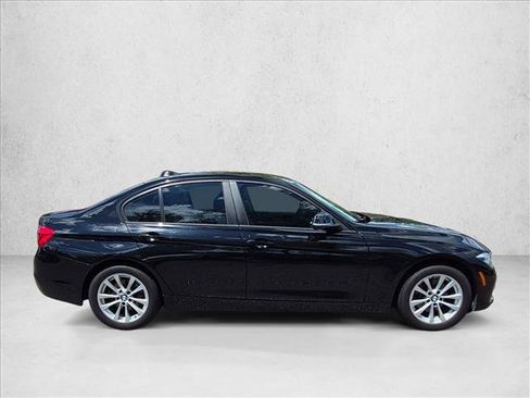 Used 2018 BMW 320i Sedan RWD image 4