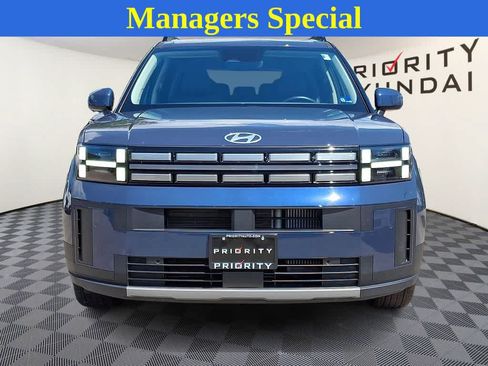 Used 2025 Hyundai Santa Fe SEL FWD image 2