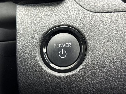 Used 2025 Toyota Camry SE image 32