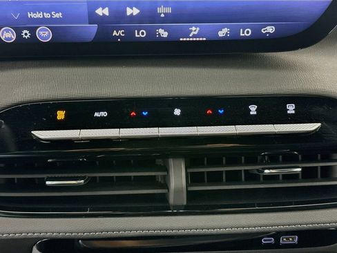 Used 2025 Buick Enclave Preferred FWD image 17