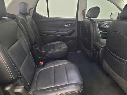 Used 2021 Chevrolet Traverse LT image 19
