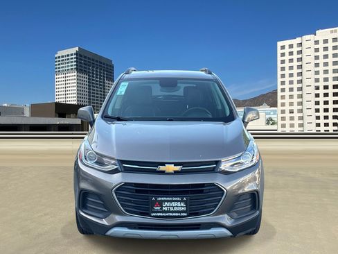 Used 2021 Chevrolet Trax LT w/ LT Convenience Package FWD image 2