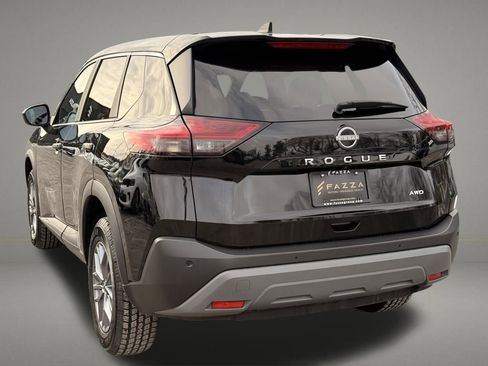 Used 2023 Nissan Rogue S image 3