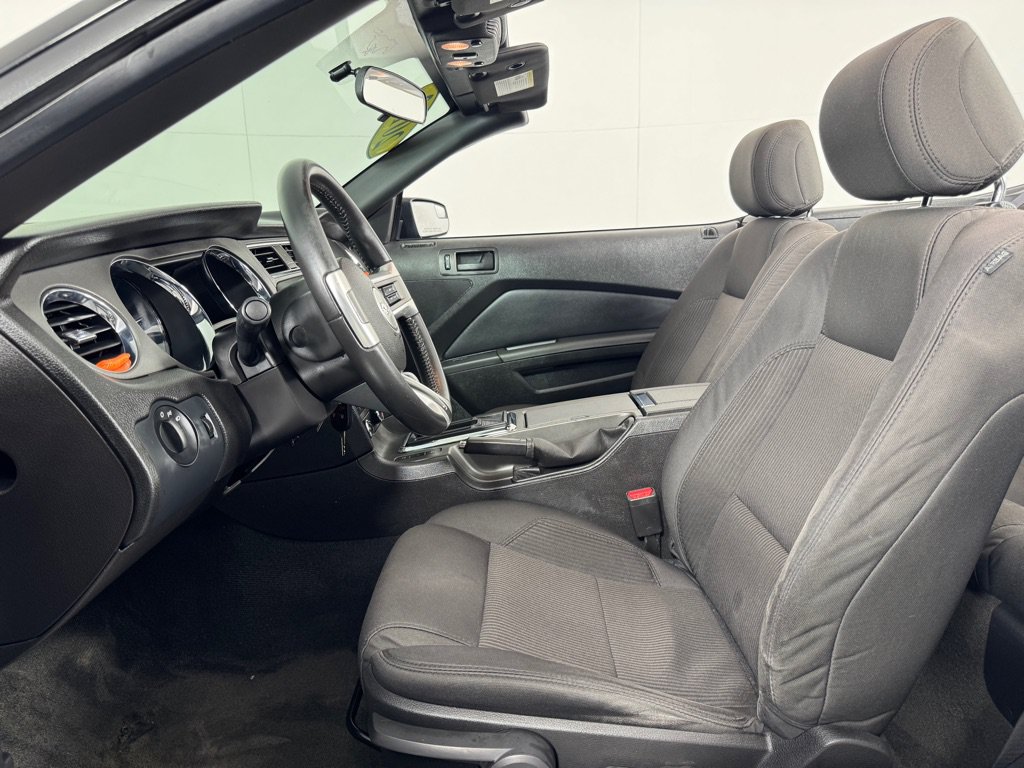 Used 2013 Ford Mustang Convertible RWD image 12