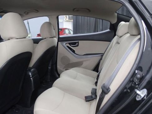 Used 2016 Hyundai Elantra SE image 17