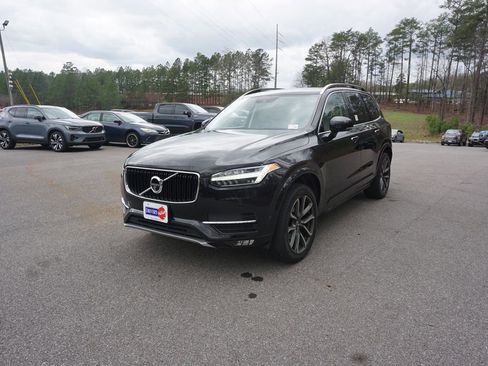 Used 2017 Volvo XC90 T6 Momentum w/ Vision Package image 24