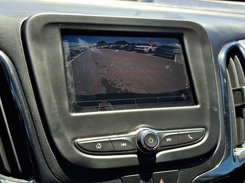 Used 2023 Chevrolet Equinox RS FWD image 17