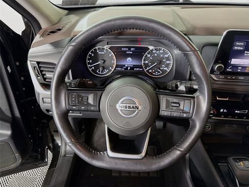 Used 2021 Nissan Rogue SV w/ Premium Package image 12