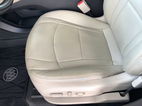 Used 2019 Buick Enclave Essence FWD image 21