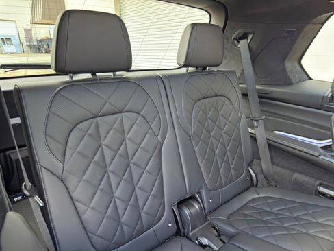 Used 2023 BMW X7 xDrive40i w/ M Sport Package AWD/4WD image 45