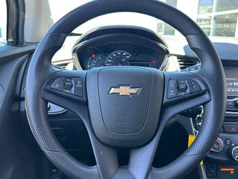 Used 2017 Chevrolet Trax LT AWD/4WD image 23